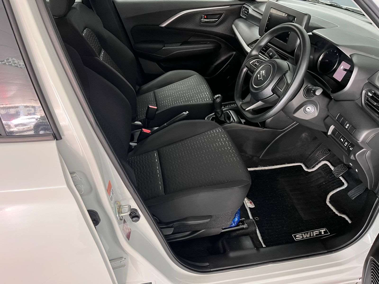 Suzuki Swift 1.2 GL+ MT - Image 6