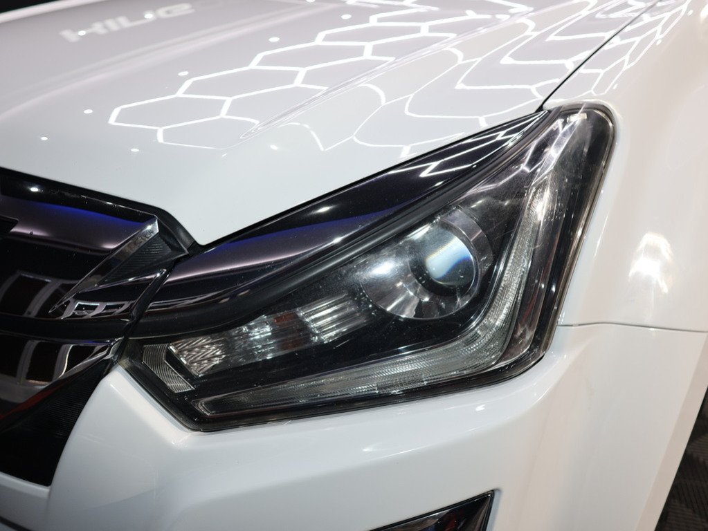 2022 Isuzu D-MAX Double Cab 300 LX A/T D/C P/U — image 12