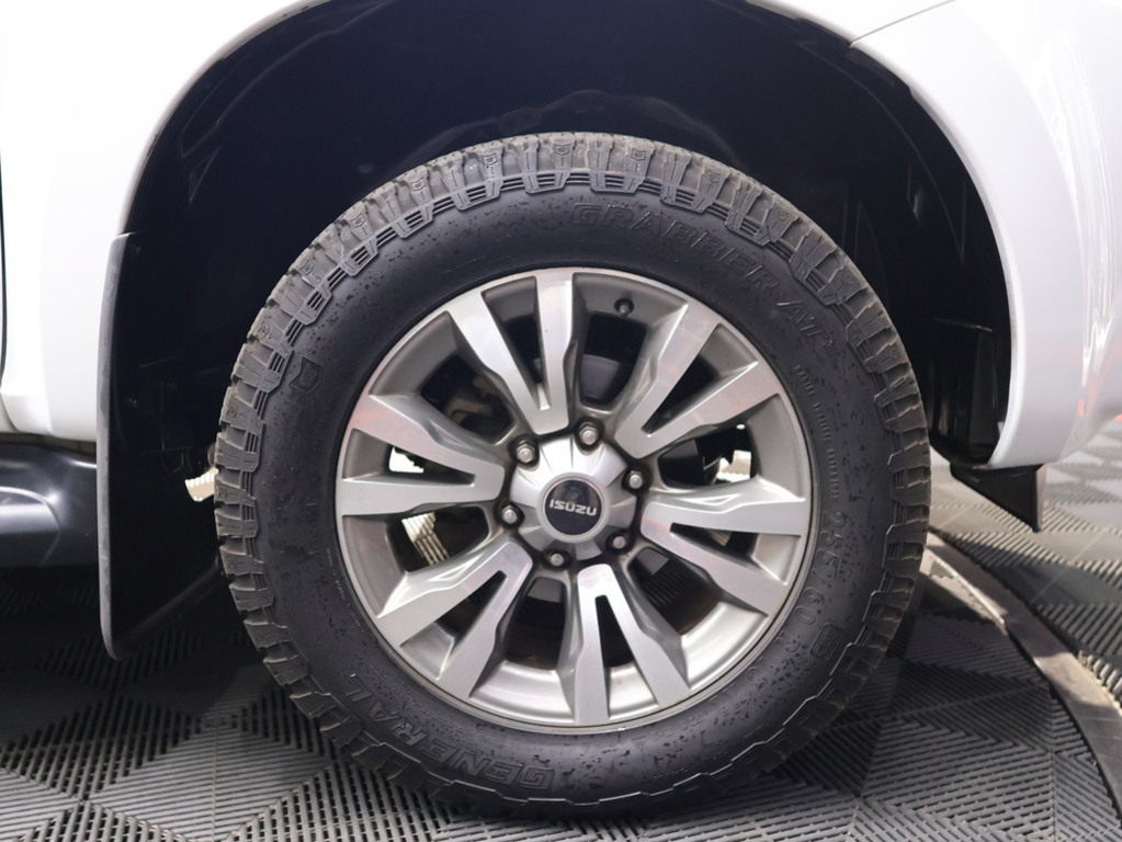2022 Isuzu D-MAX Double Cab 300 LX A/T D/C P/U — image 13