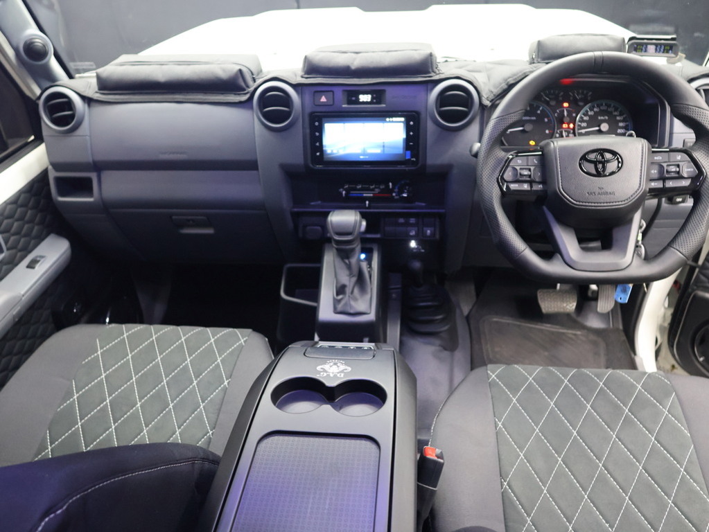 2025 Toyota Land Cruiser 79 2.8 GD-6 D/C AT — image 9